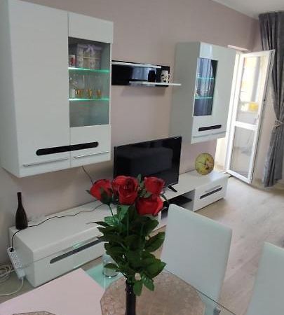 Luxury And Stylish Apartmen, Metro Station Obelya Sofia Esterno foto