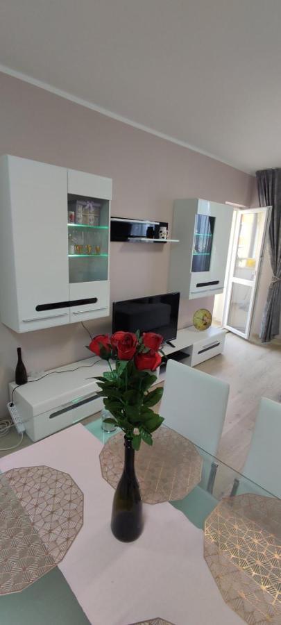 Luxury And Stylish Apartmen, Metro Station Obelya Sofia Esterno foto